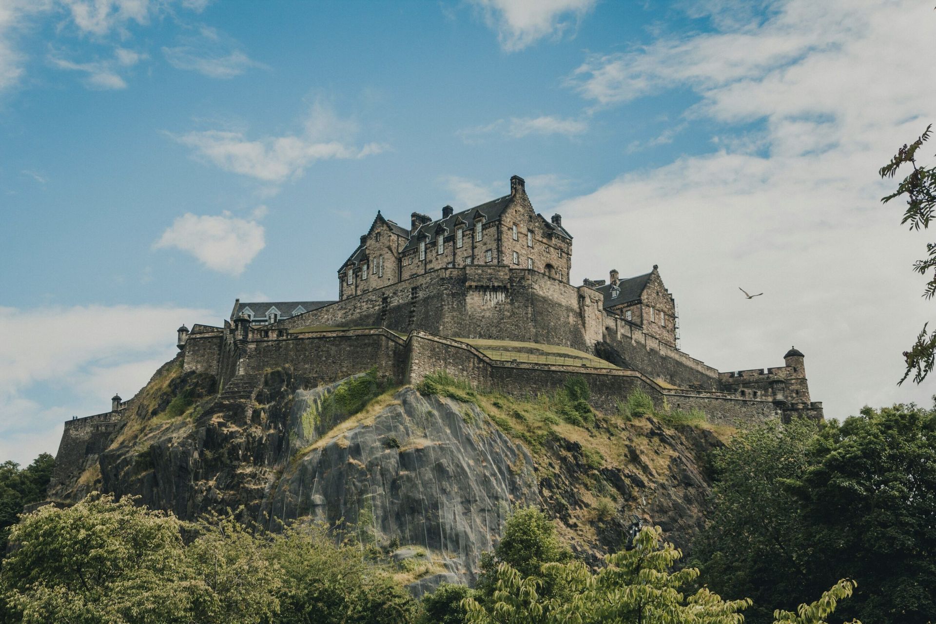 edinburgh castle view from below