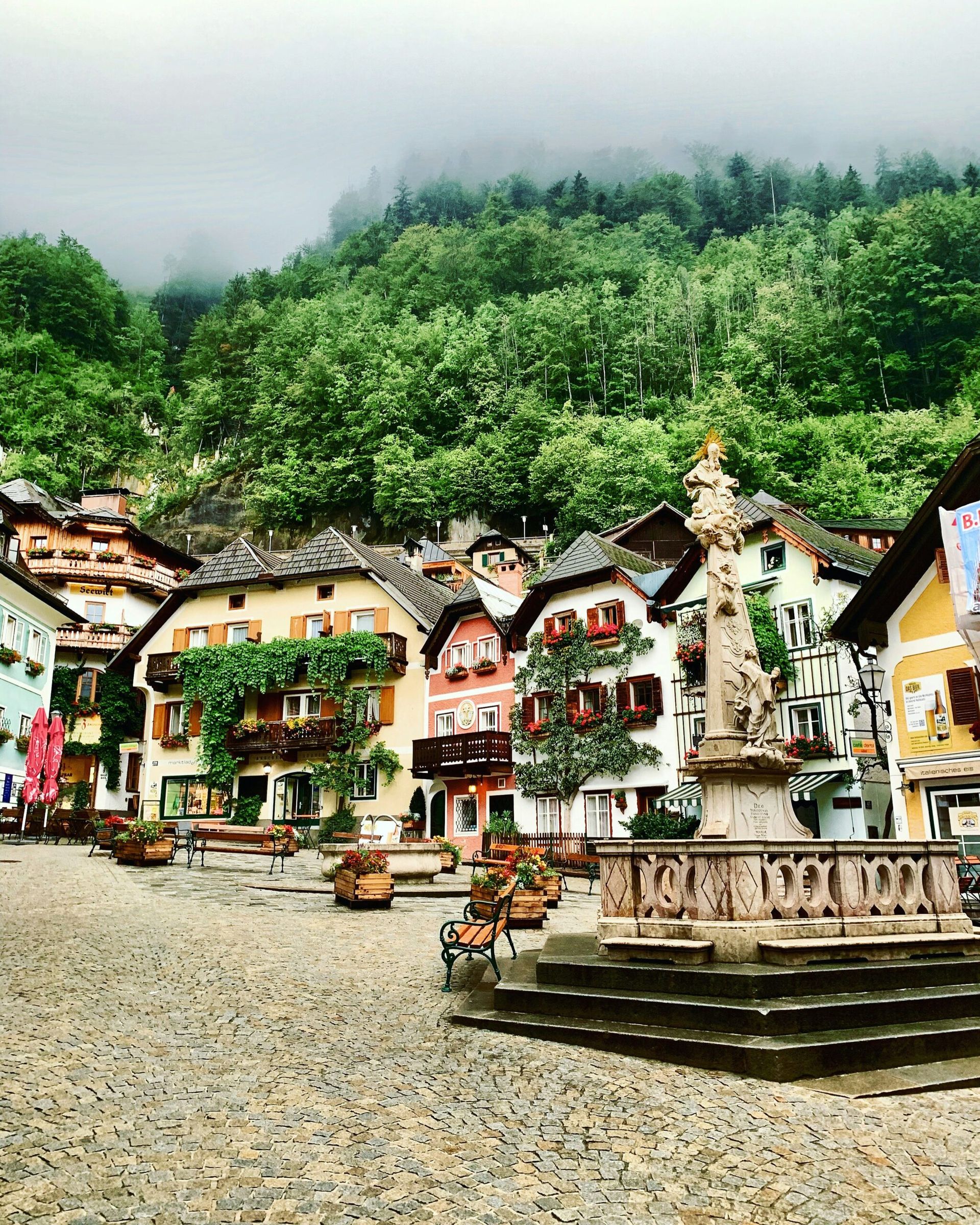 hallsatt village