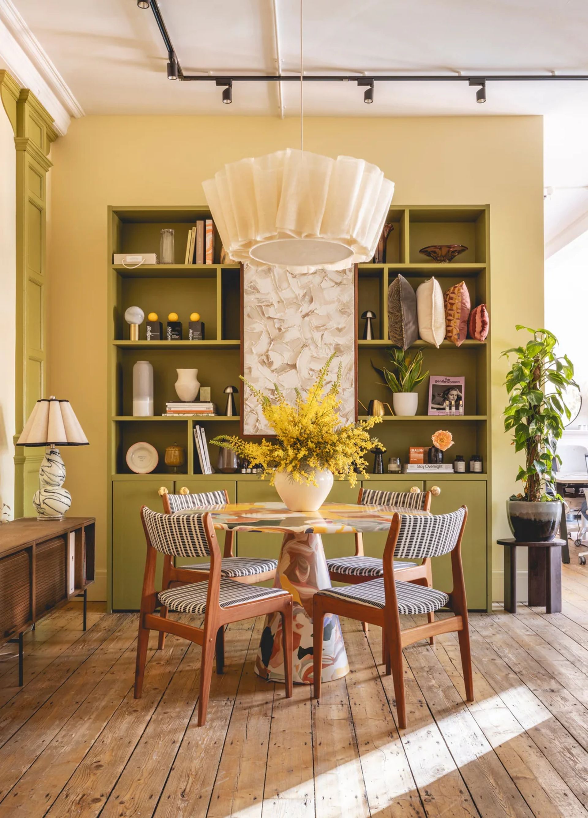 melting pot table at jolie 
studio 