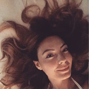 Özge Özder