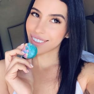 Shelly Bella