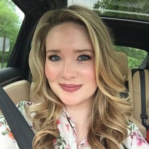 Sarah J Maas
