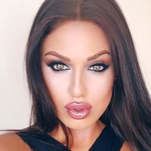 Anna Vakili