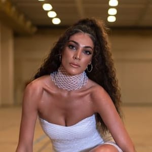 Ivi Adamou