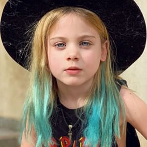 Thomie Blue Graves Henne