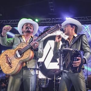 Los Dos Carnales