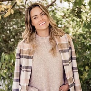 Anna English