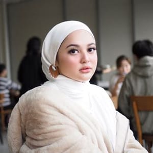 Nisha Ezzati
