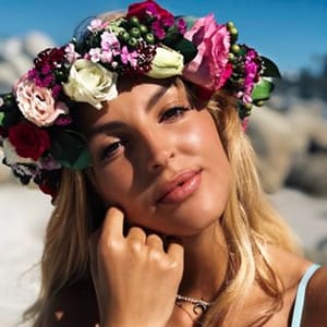Viktoria Avec