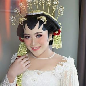Awaliyana R