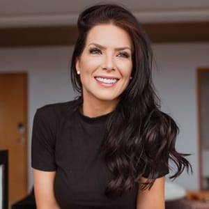 Débora Lyra Gava