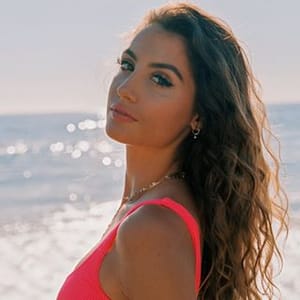 Rayna  Valade