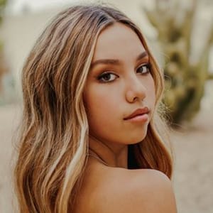 Lindsay Rienstra