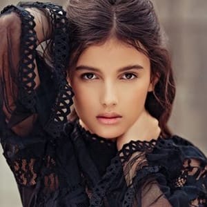 Cambria Elise