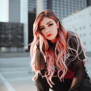 Chrissy Costanza