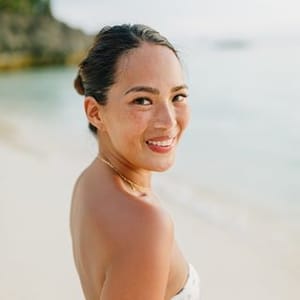 Aliza Apostol