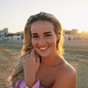 Melanie Latooy
