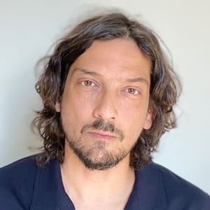 Leon Larregui