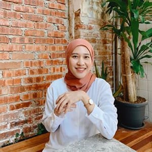 Dr. Nadiha
