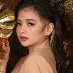 Ella Cruz