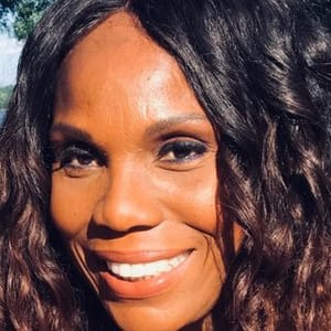 Yvette Noelschure