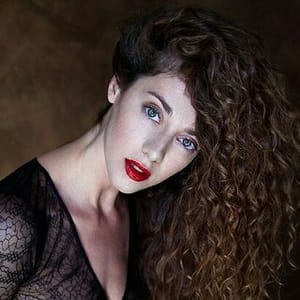 Julya Bond