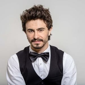 Azaro Menezes