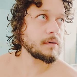 Caique Dumont