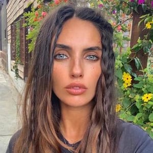 Laura  Daze
