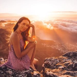 Chloe Barry Hang