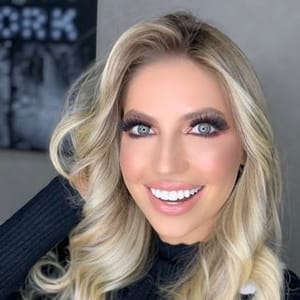 Thais Lavrador