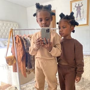 Knixia And Knaomi Smith
