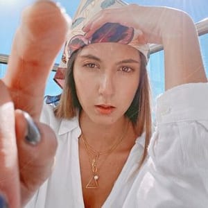 Laura V