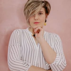Elizia  Cilios E