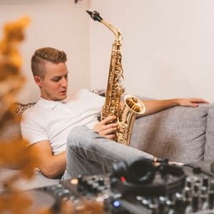 Deesaxx  Saxophonist