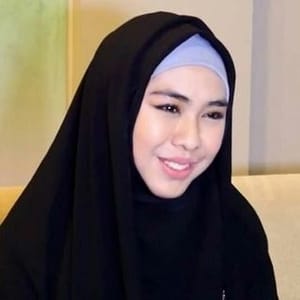 Ustadzah Oki Setiana Dewi