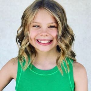 Scarlett Fernandez