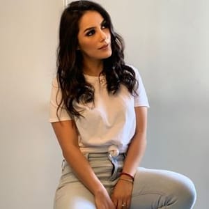 Esteahia Eayz