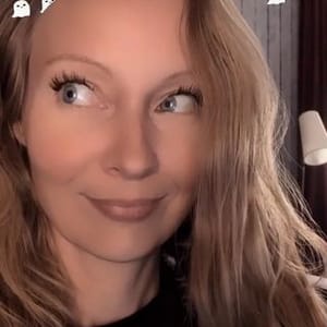 Axelle Carolyn
