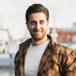 Arman Pakzad