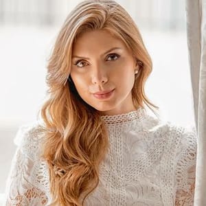 Larissa Mokarzel