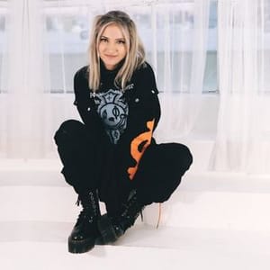 Lucy Xx