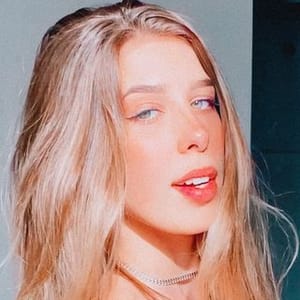 Julia De Castro