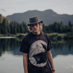 Matthew J Moisant