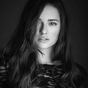 Alina Ngle