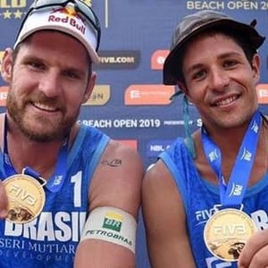 Alison E Alvaro