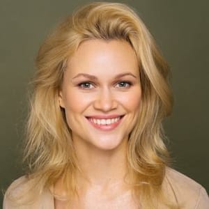 Marina Domozhirova