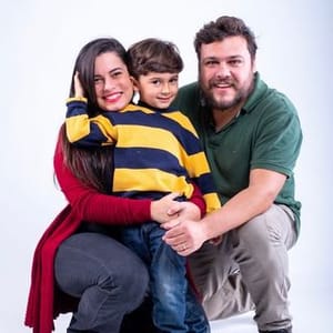 Cris Pelo Mundo