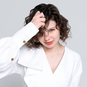 Chloe Levine