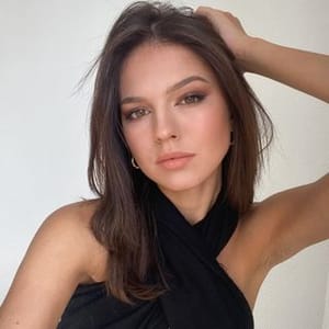 Chloe De Barros